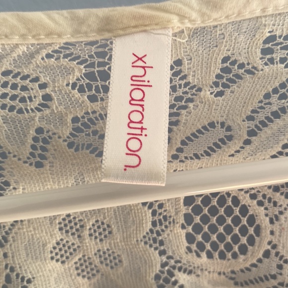 Xhilaration Women’s Cream Lace Blouse - Picture 7 of 7